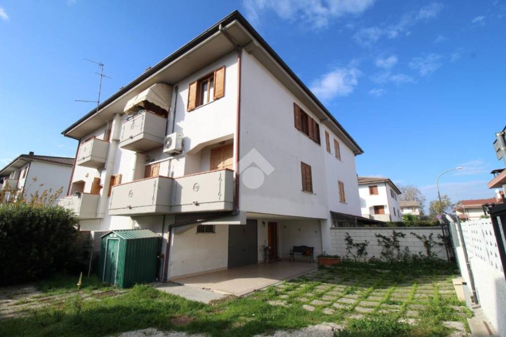 casa indipendente in vendita a Città Sant'Angelo