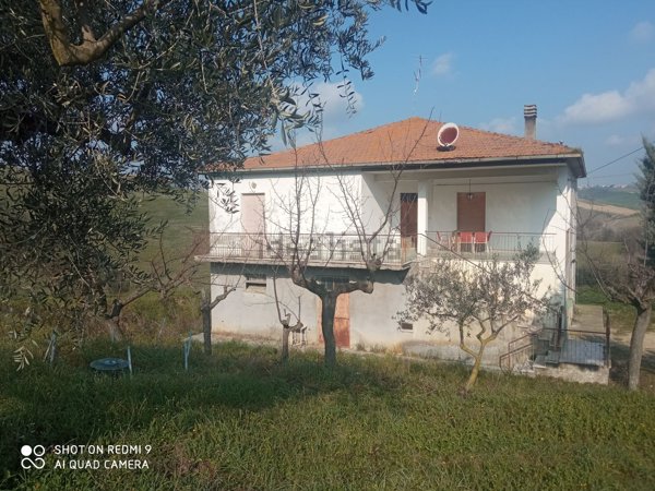 pentavano in vendita a Città Sant'Angelo