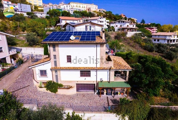 casa indipendente in vendita a Città Sant'Angelo