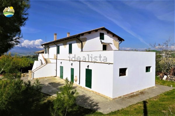 casa indipendente in vendita a Città Sant'Angelo