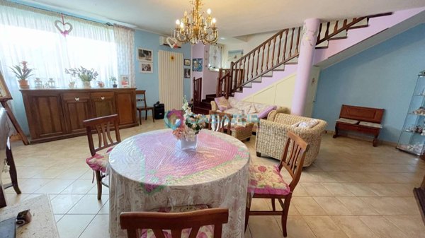casa indipendente in vendita a Città Sant'Angelo
