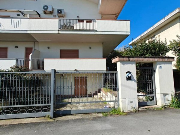 casa indipendente in vendita a Città Sant'Angelo in zona San Martino