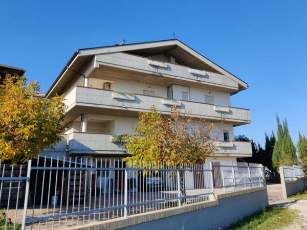 appartamento in vendita a Città Sant'Angelo in zona Crocifisso
