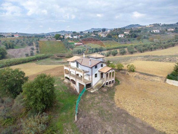 casa indipendente in vendita a Città Sant'Angelo