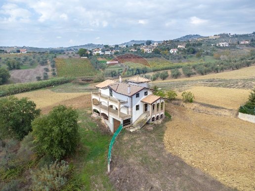 casa indipendente in vendita a Città Sant'Angelo