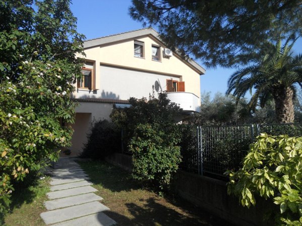 casa indipendente in vendita a Città Sant'Angelo