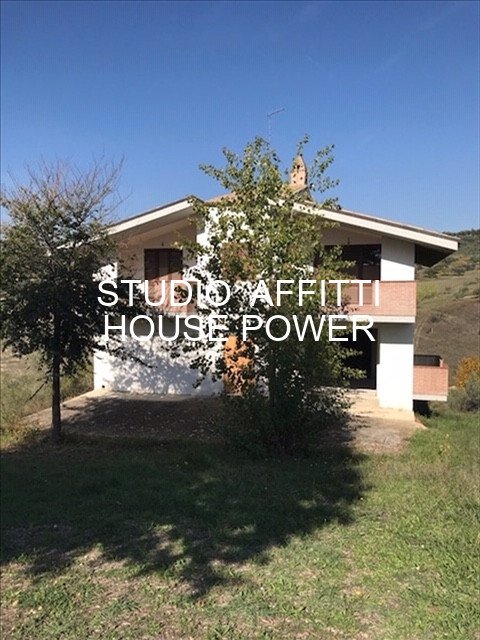 casa indipendente in vendita a Città Sant'Angelo in zona Villa Cipressi