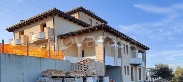 casa indipendente in vendita a Città Sant'Angelo in zona Crocifisso