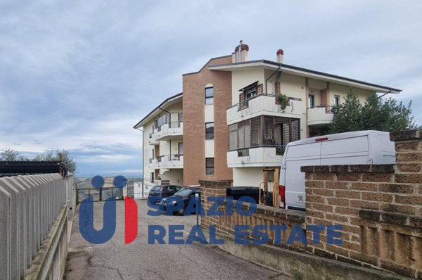 appartamento in vendita a Città Sant'Angelo in zona Crocifisso