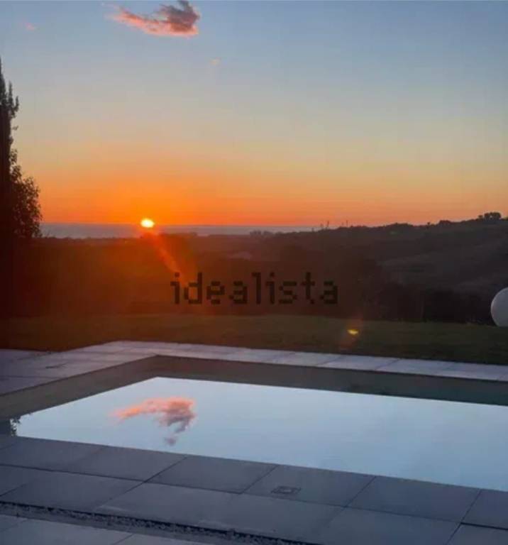 casa indipendente in vendita a Città Sant'Angelo in zona Cipressi