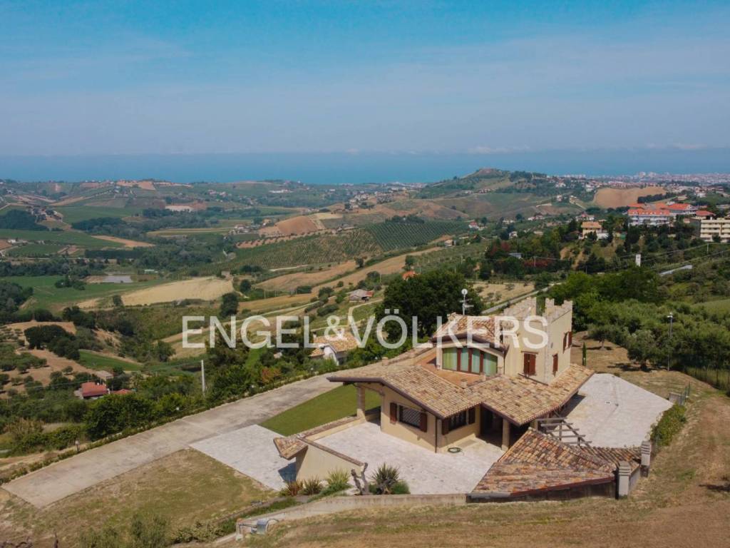 casa indipendente in vendita a Città Sant'Angelo