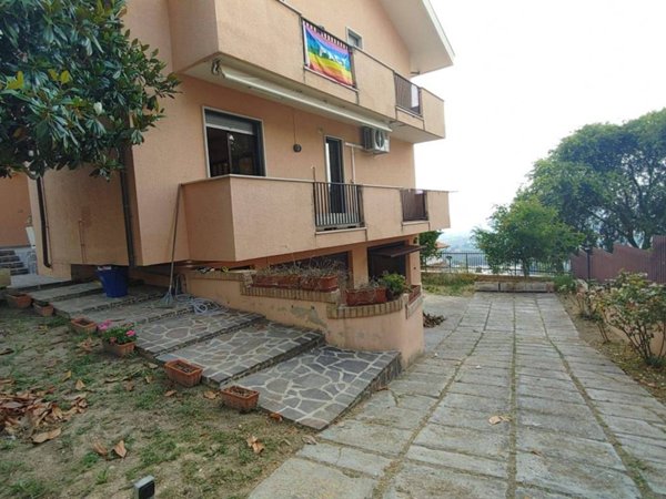 casa indipendente in vendita a Città Sant'Angelo