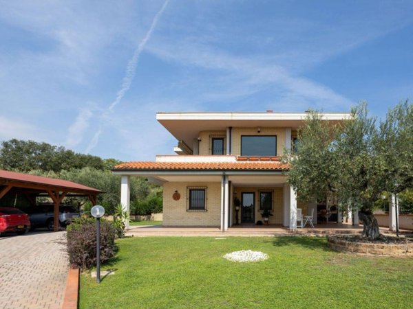 casa indipendente in vendita a Città Sant'Angelo