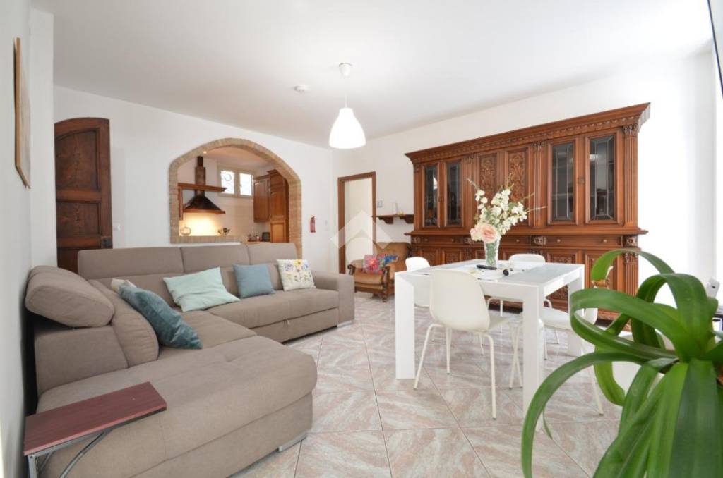 casa indipendente in vendita a Città Sant'Angelo