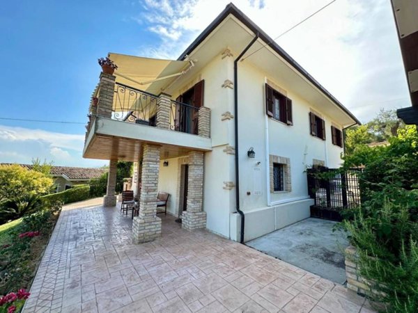 casa indipendente in vendita a Città Sant'Angelo