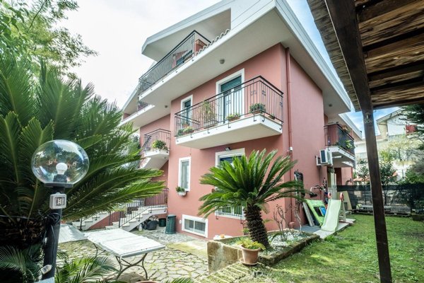 casa indipendente in vendita a Città Sant'Angelo
