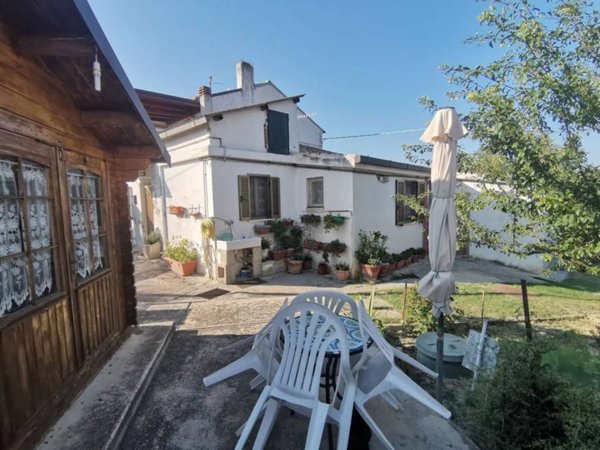 appartamento in vendita a Città Sant'Angelo in zona Cipressi