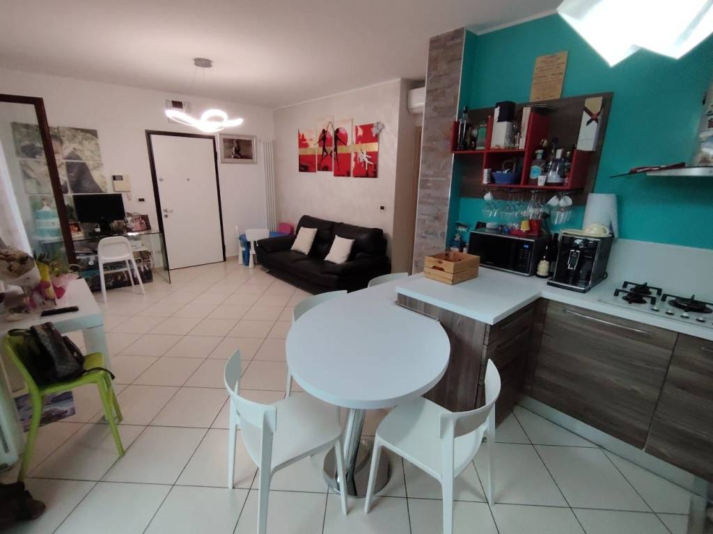 appartamento in vendita a Città Sant'Angelo in zona San Martino