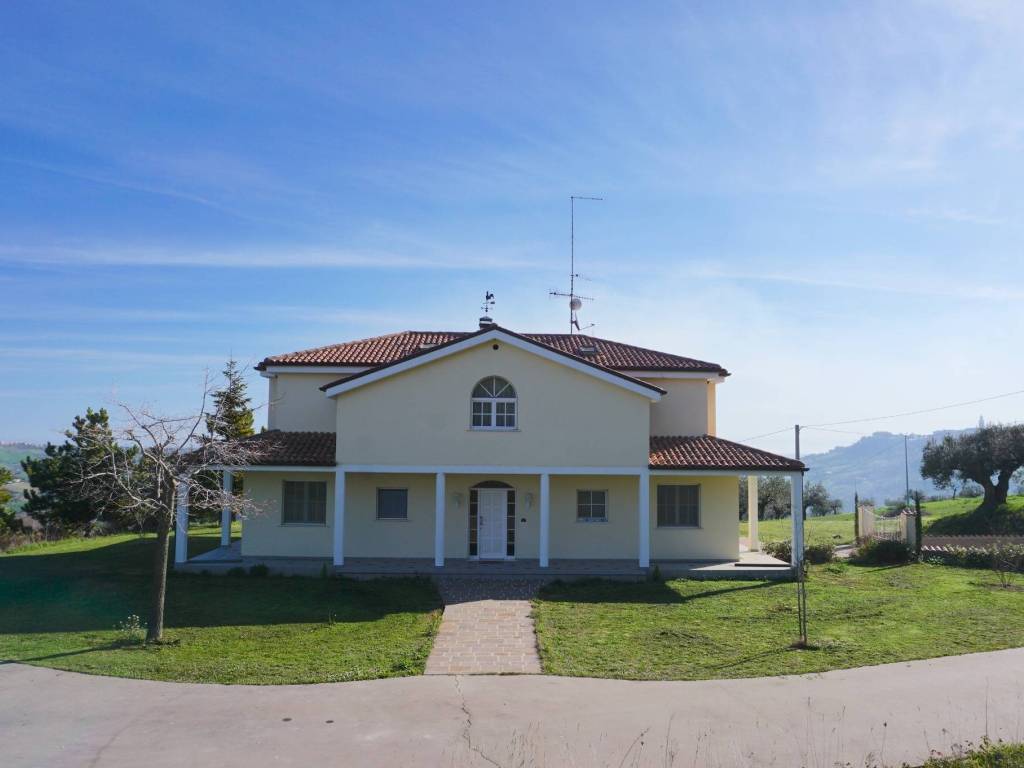 casa indipendente in vendita a Città Sant'Angelo