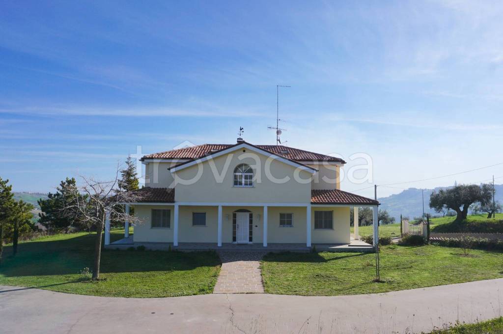 casa indipendente in vendita a Città Sant'Angelo