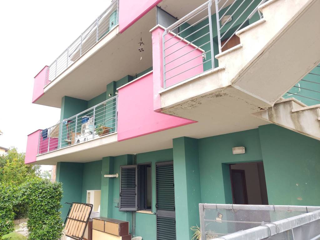 appartamento in vendita a Città Sant'Angelo in zona San Martino