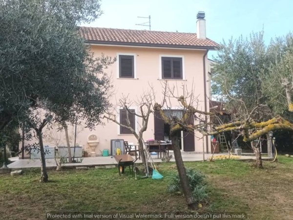 casa indipendente in vendita a Città Sant'Angelo in zona Vertonica