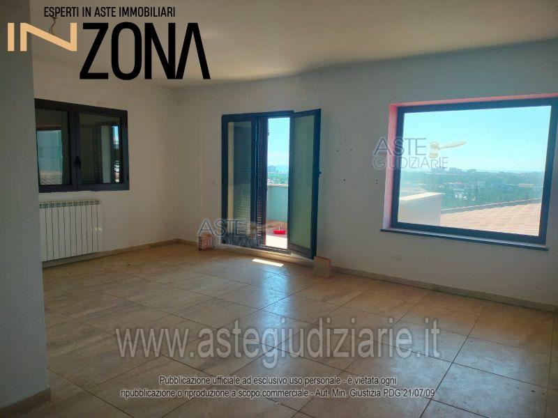 appartamento in vendita a Città Sant'Angelo in zona Fonte Umano
