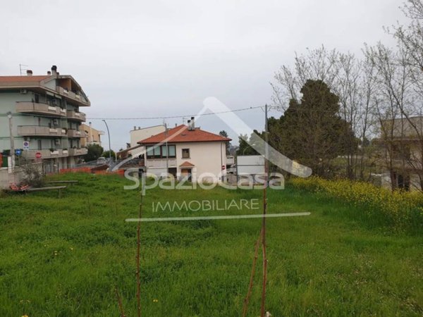 terreno agricolo in vendita a Città Sant'Angelo in zona Madonna della Pace