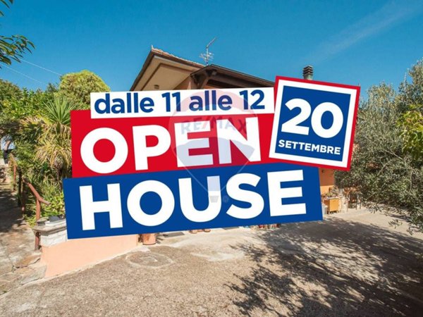 casa indipendente in vendita a Città Sant'Angelo in zona Crocifisso