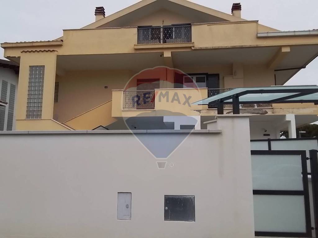 casa indipendente in vendita a Città Sant'Angelo
