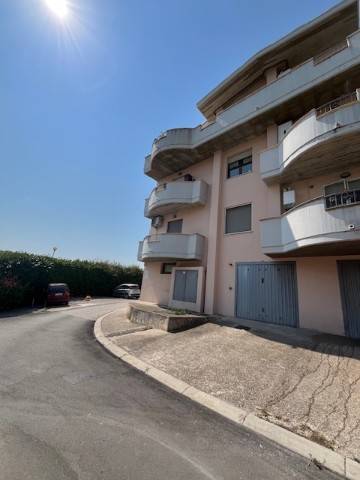 appartamento in vendita a Città Sant'Angelo in zona San Martino