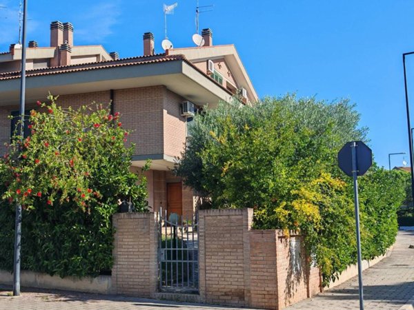casa indipendente in vendita a Città Sant'Angelo in zona San Martino