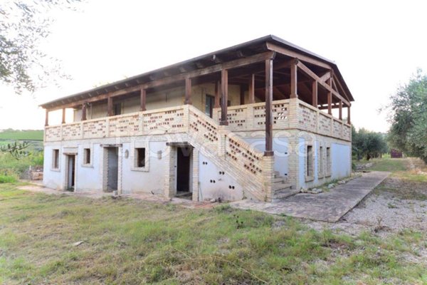 casa indipendente in vendita a Città Sant'Angelo