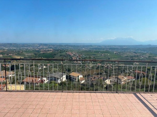 casa indipendente in vendita a Città Sant'Angelo