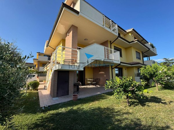 casa indipendente in vendita a Città Sant'Angelo