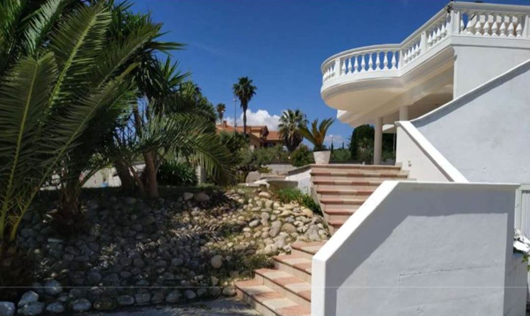 casa indipendente in vendita a Città Sant'Angelo in zona San Martino
