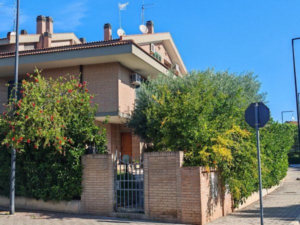 casa indipendente in vendita a Città Sant'Angelo