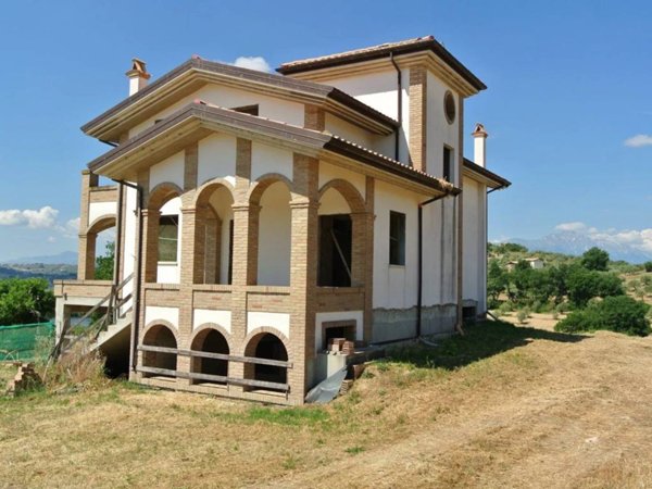 casa indipendente in vendita a Città Sant'Angelo