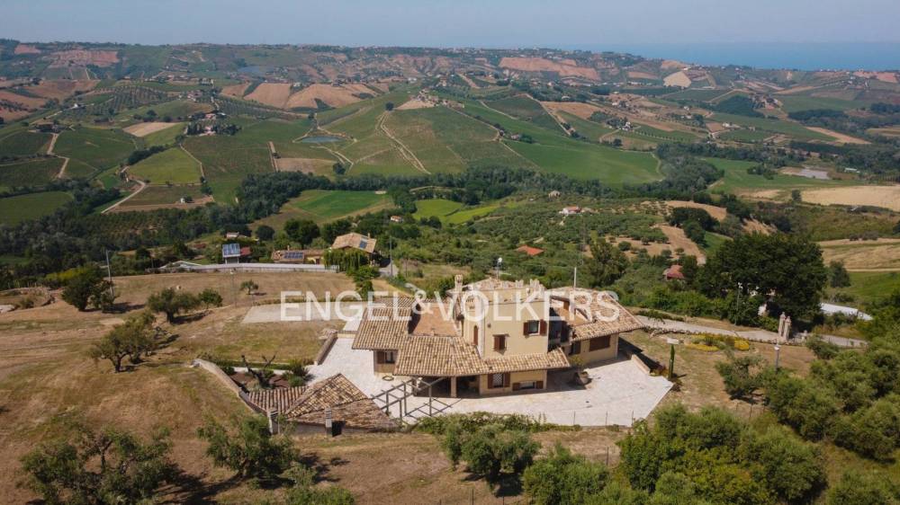 casa indipendente in vendita a Città Sant'Angelo