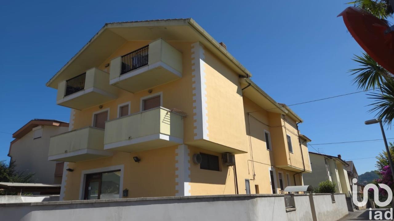 appartamento in vendita a Città Sant'Angelo in zona San Martino