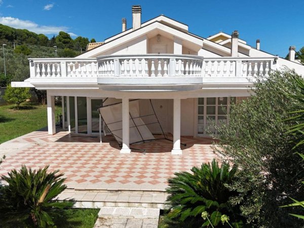 casa indipendente in vendita a Città Sant'Angelo