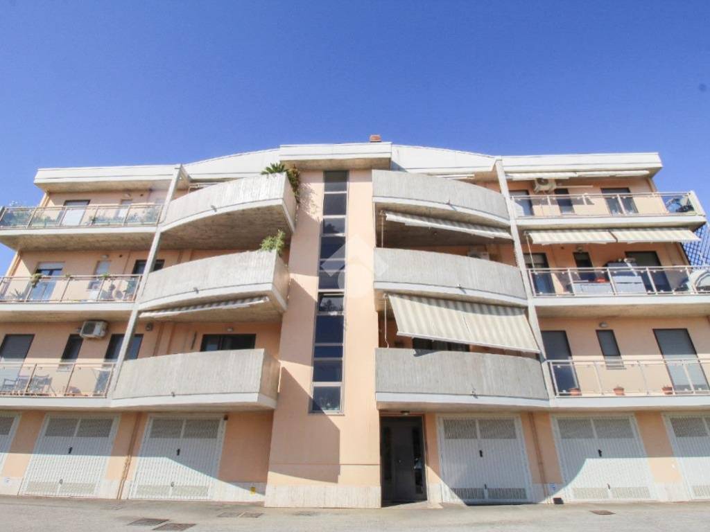 appartamento in vendita a Città Sant'Angelo in zona Fonte Umano