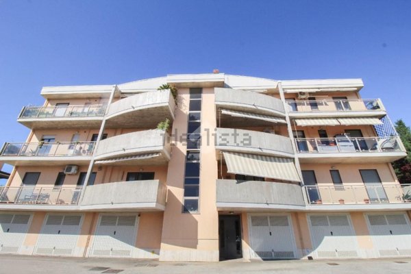 appartamento in vendita a Città Sant'Angelo in zona Fonte Umano