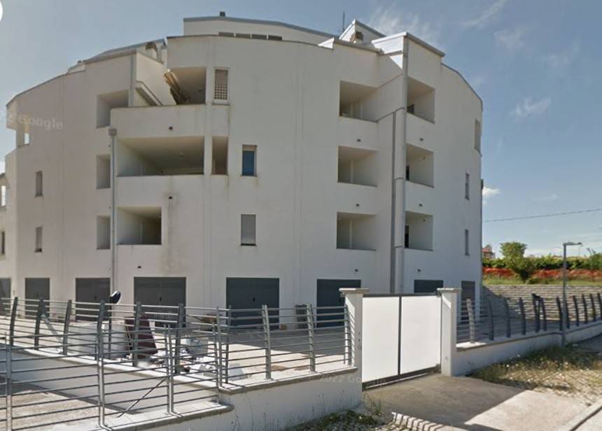 intera palazzina in vendita a Città Sant'Angelo in zona San Martino