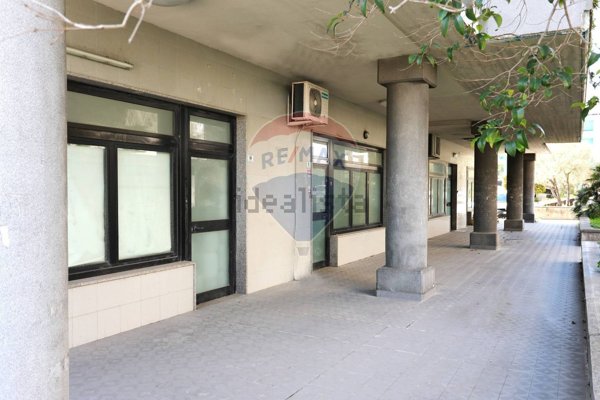 negozio in vendita a Città Sant'Angelo