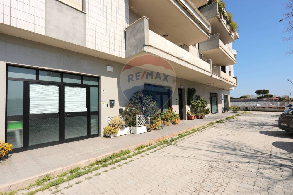 negozio in vendita a Città Sant'Angelo