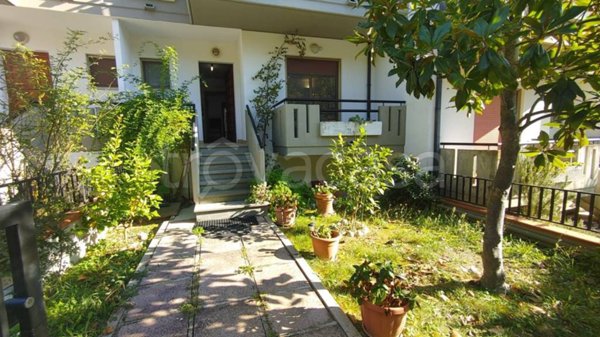 casa indipendente in vendita a Città Sant'Angelo