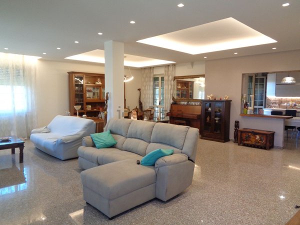 casa indipendente in vendita a Città Sant'Angelo