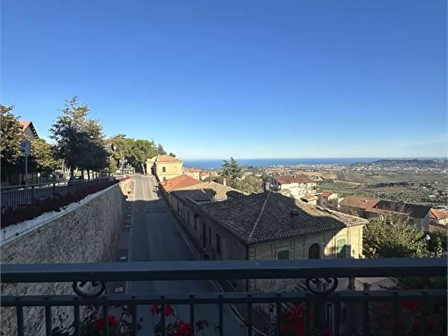 casa semindipendente in vendita a Città Sant'Angelo in zona Annunziata