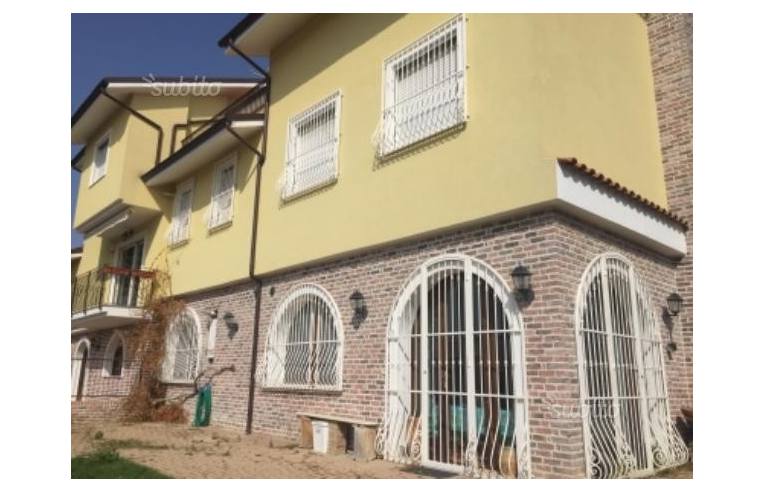 casa indipendente in vendita a Città Sant'Angelo